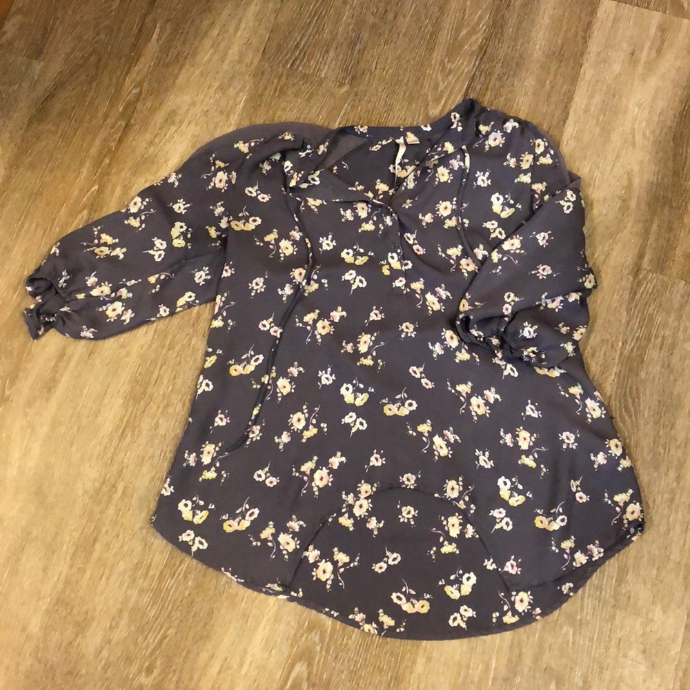 Like new Lauren Conrad sheer sleeve blouse